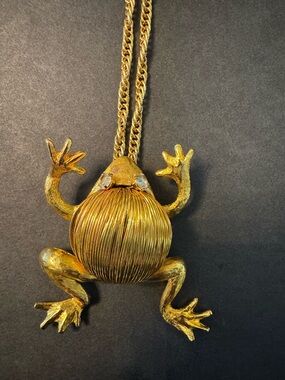 Vintage Gold Frog Pendant Necklace